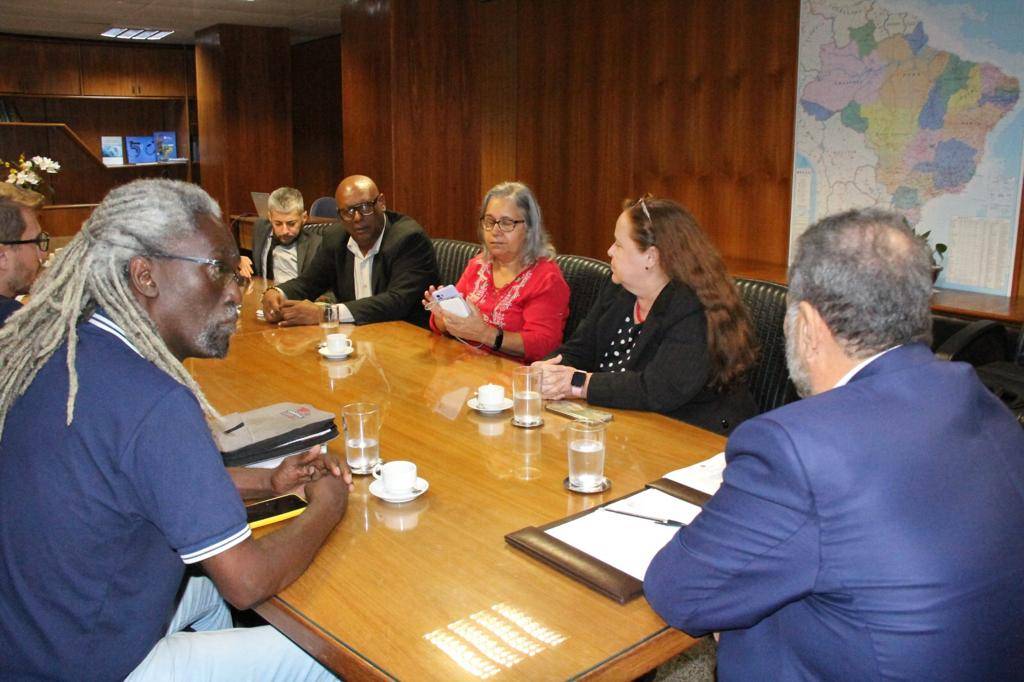 Ministro da Previdência recebe direção da FASUBRA no dia 11 de abril