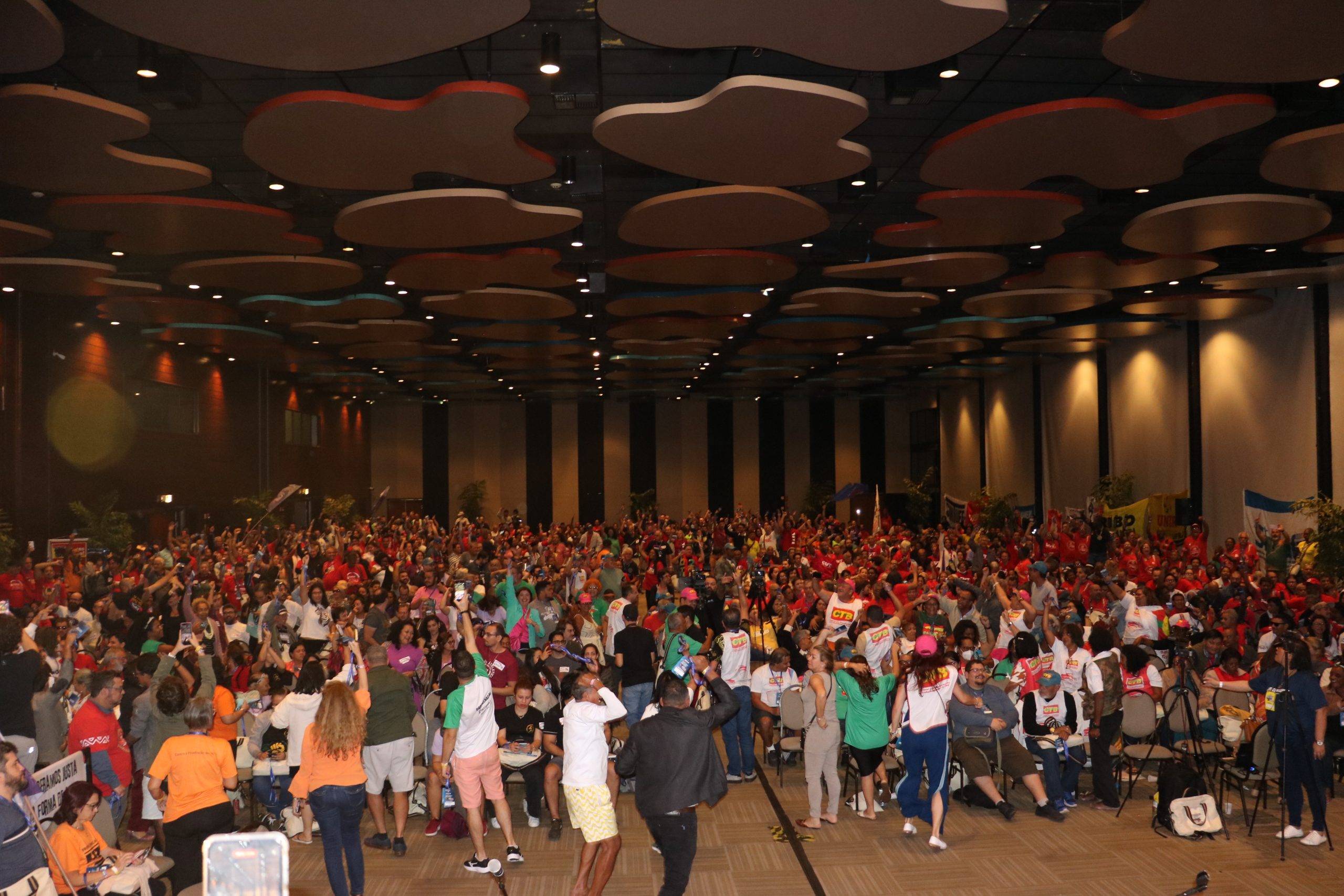 Noite de Plenária Final do XXIV CONFASUBRA tem duas importantes teses aprovadas