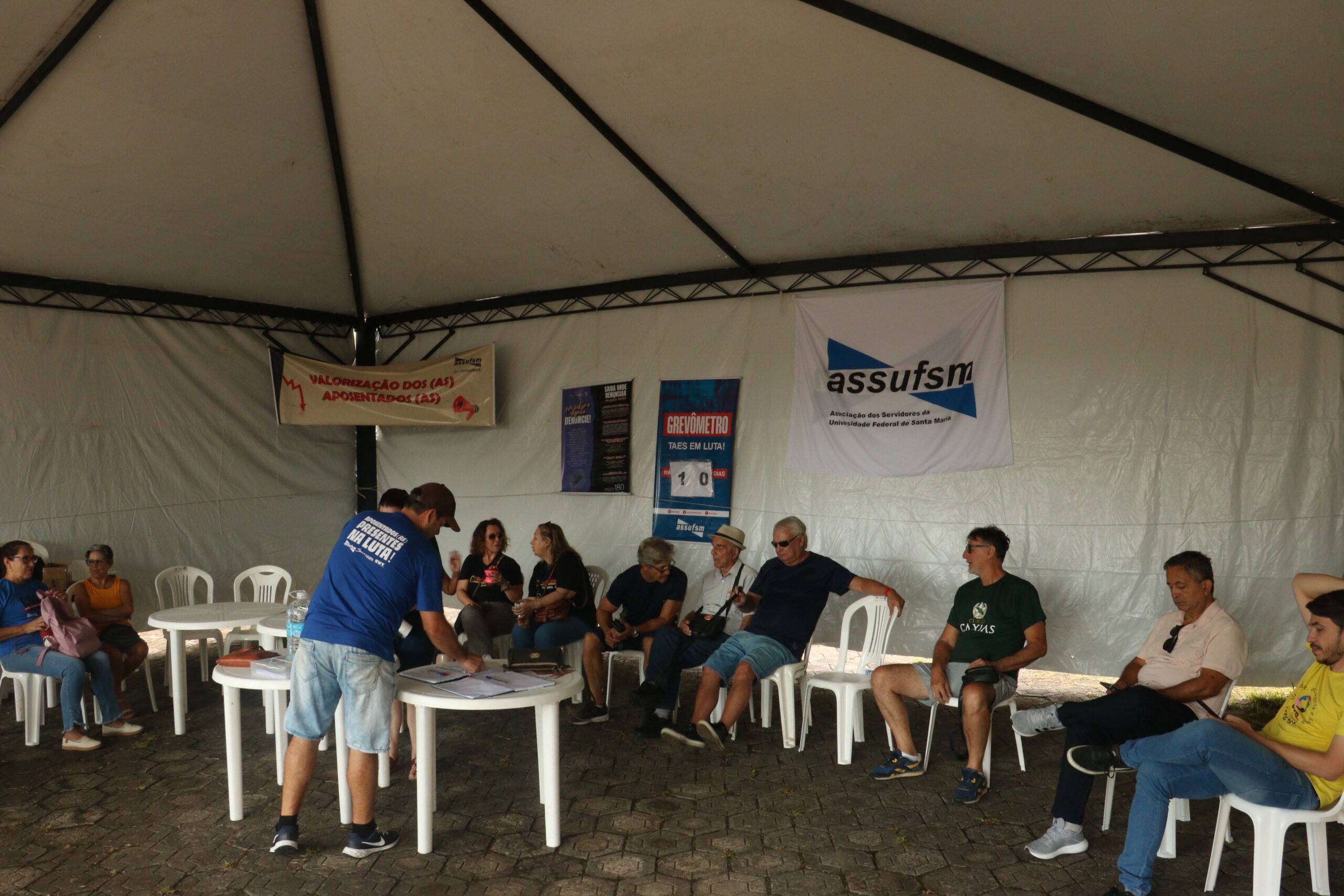 10° dia de greve: CLG se reúne com Superintendência do HUSM; informes e entrevista na UniFM marcam a mobilização