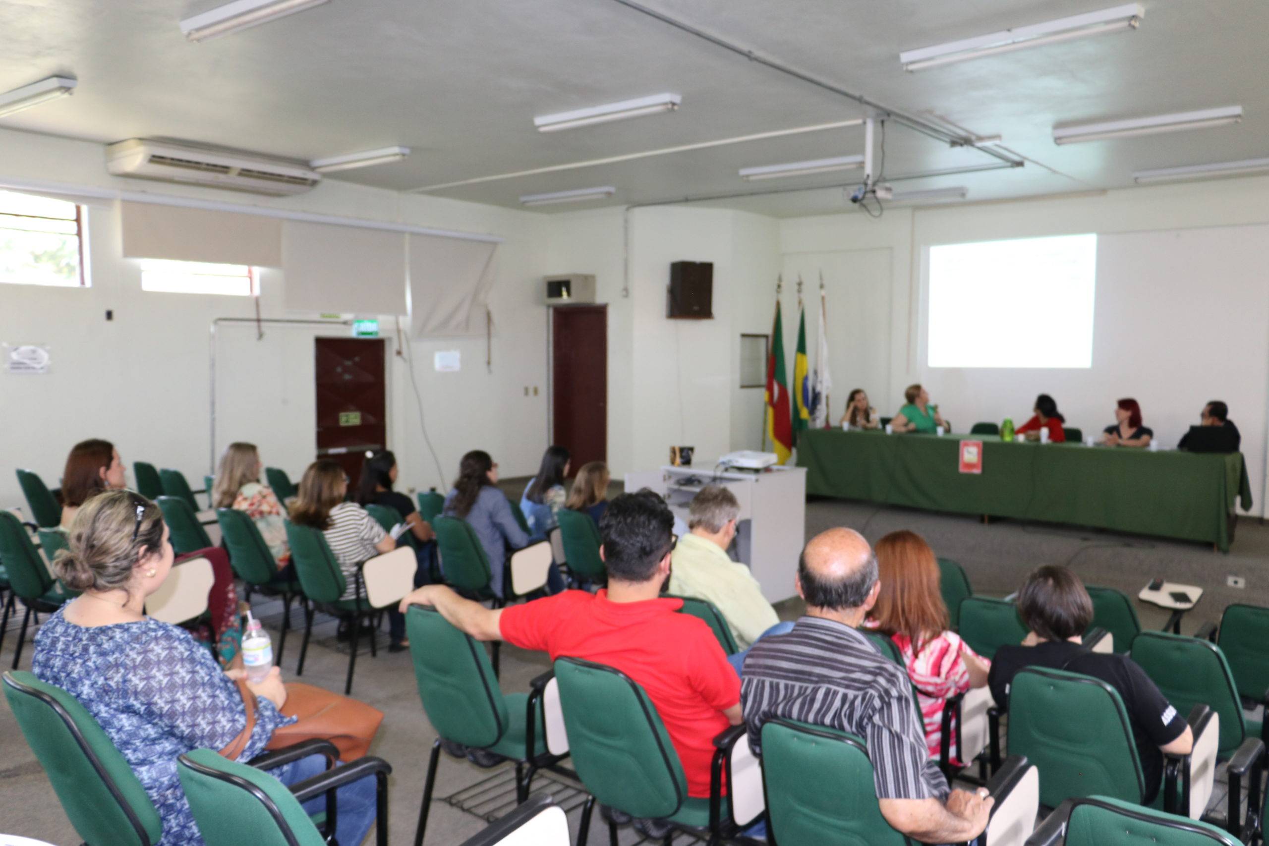 Roda de conversa enfatiza importância de redes de solidariedade