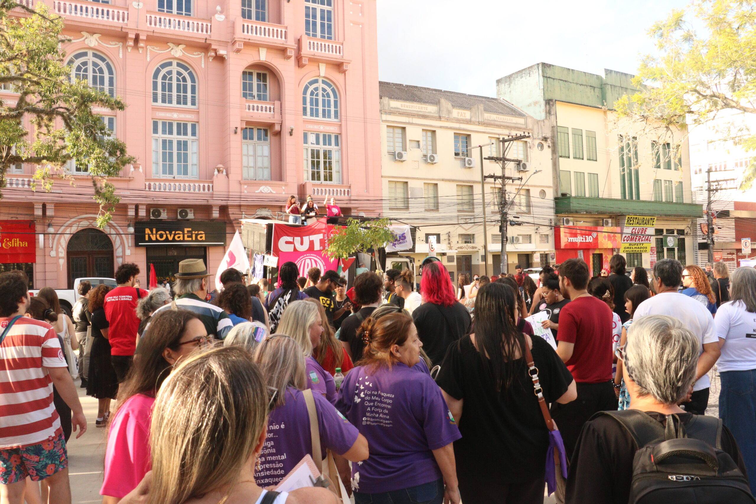 8M: Assufsm participa de ato em Santa Maria pela vida das mulheres e por atendimento 24h na Delegacia da Mulher