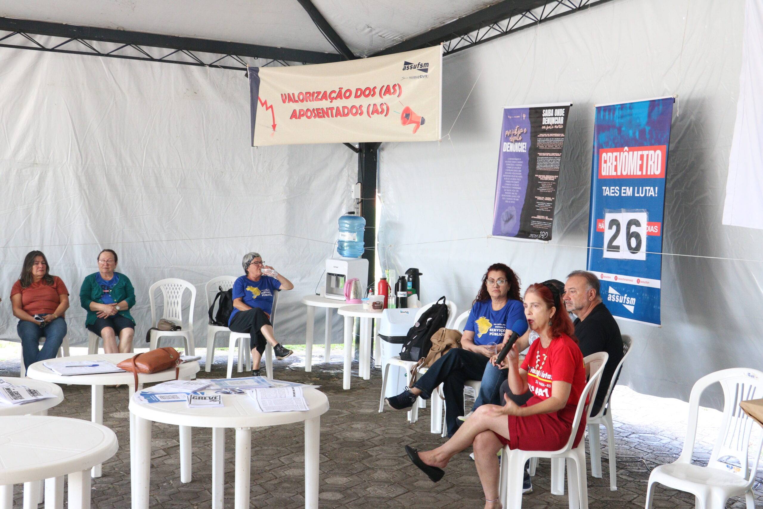 26º dia de greve: debate sobre Reforma Administrativa marca a manhã e Ato Unificado em defesa dos serviços públicos amplia mobilização na UFSM