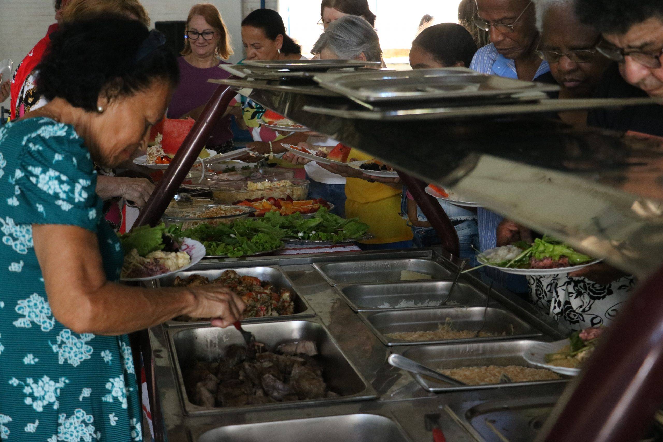 Almoço reúne aposentados, aposentadas e pensionistas na Sede Campestre