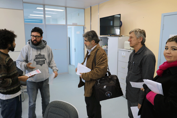 Assufsm realiza vigília na reitoria para acompanhar data-base