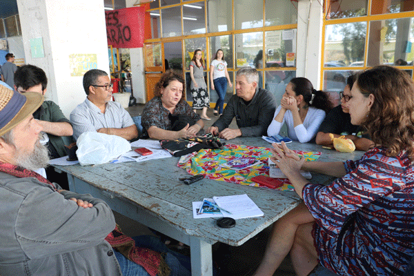 Roda de conversa no Hall do RU debate machismo e educação