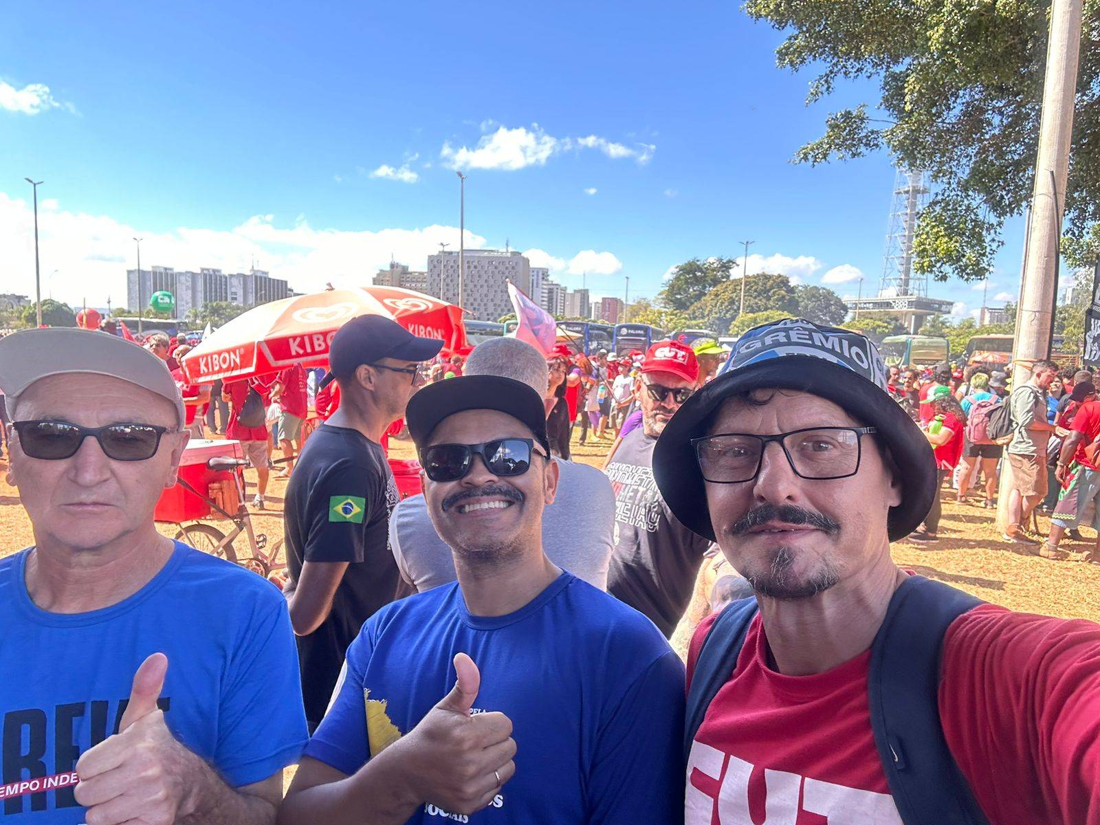 Caravaneiros(as) da Assufsm participam da Marcha da Classe Trabalhadora, em Brasília