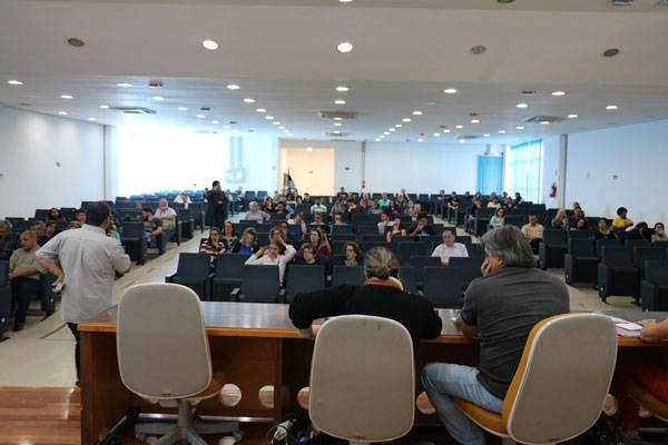 Assembleia aprova Greve de 48h na próxima semana e adesão à greve por tempo indeterminado das federais