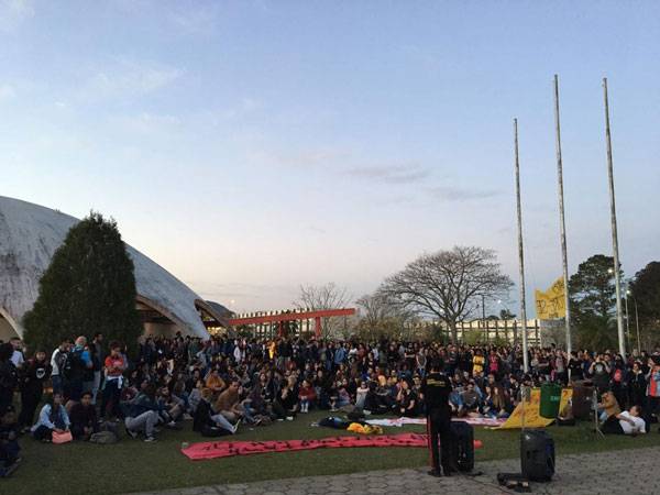 Estudantes da UFSM aprovam Greve por tempo indeterminado