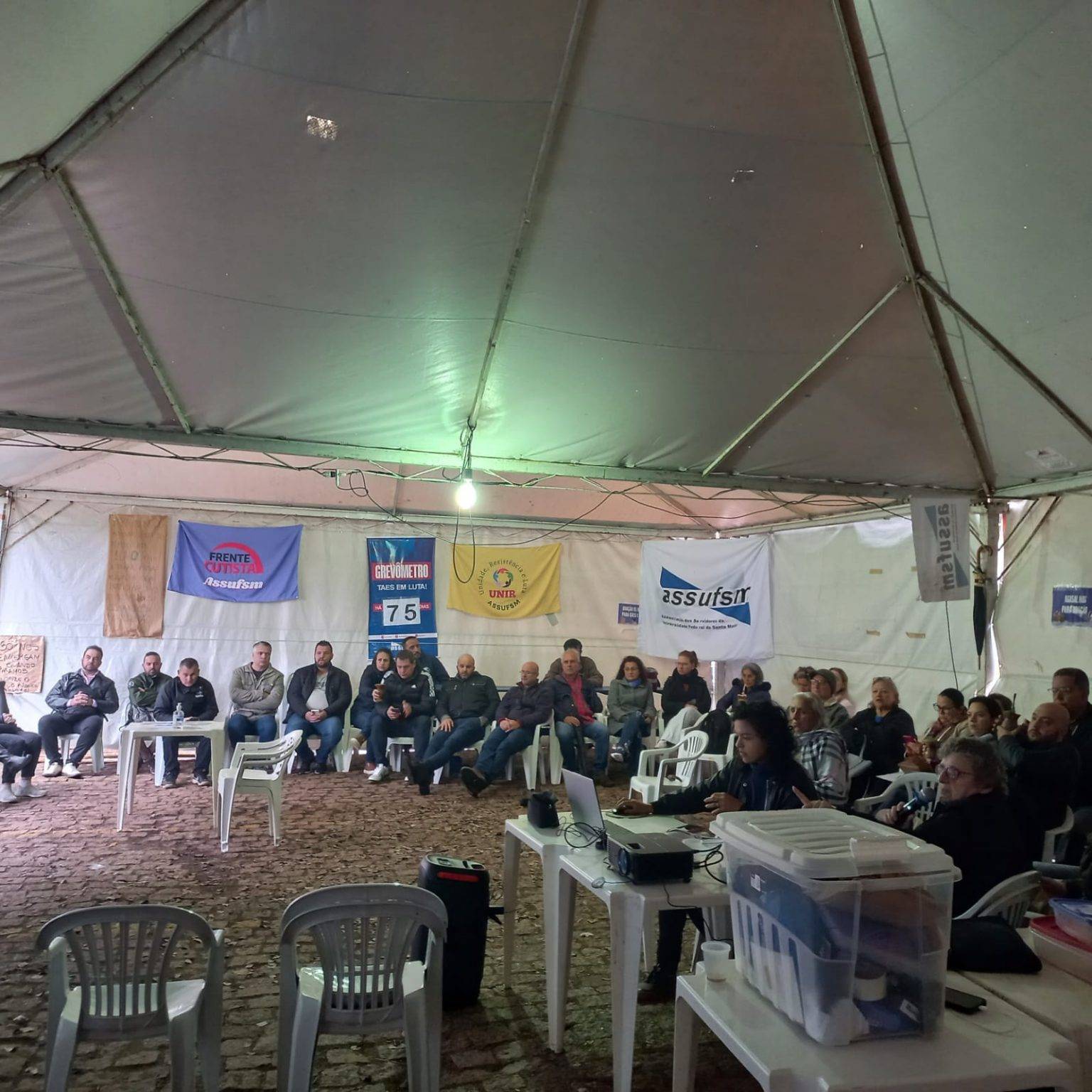 Movimento grevista da categoria TAE completa 75 dias na UFSM