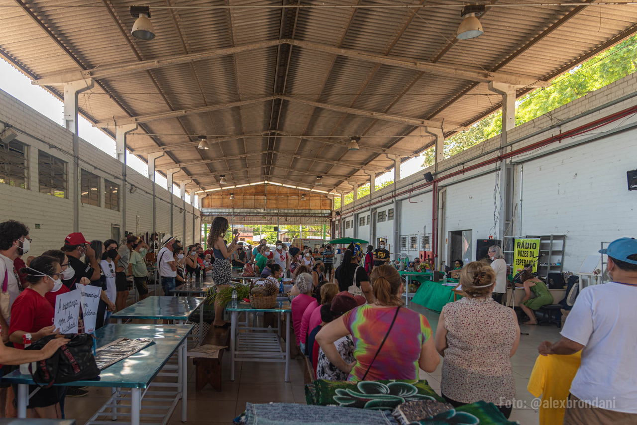 Ato na Feicoop pede a permanência da Irmã Lourdes em Santa Maria