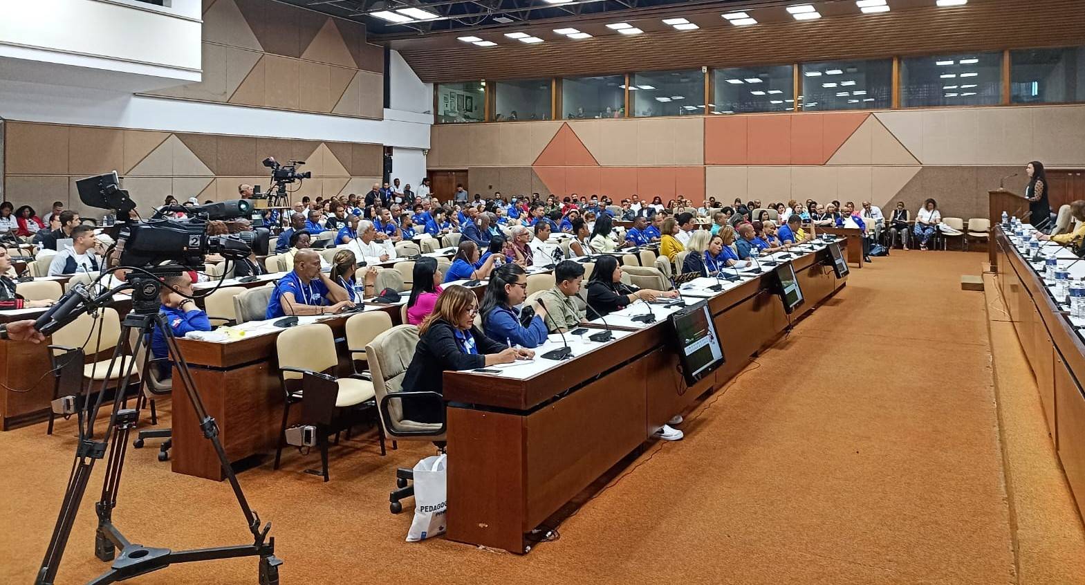 FASUBRA participa de Congresso Internacional Pedagogia 2023 e de reunião da CEA