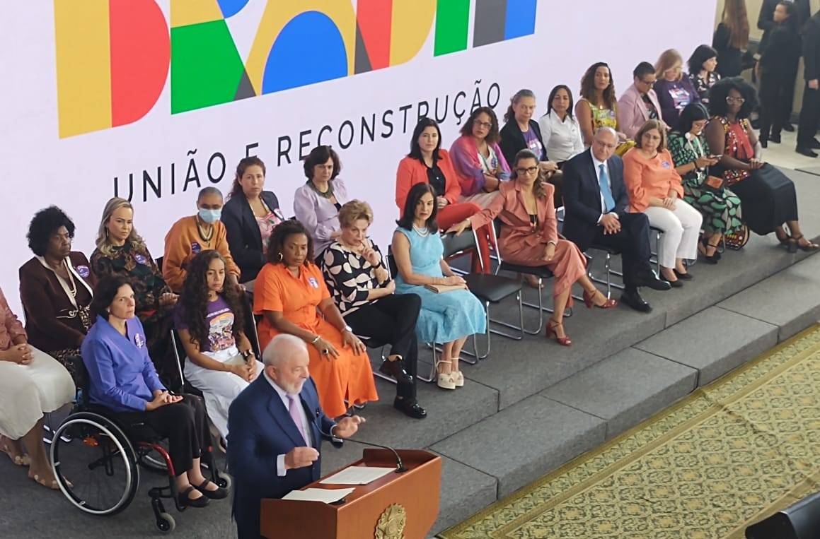 8M: Lula assina projeto de igualdade salarial e mensagem de ratificação da Convenção 190