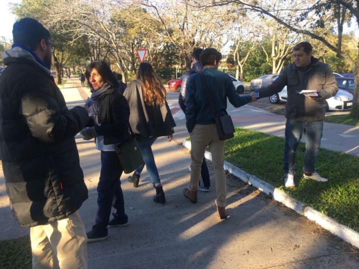 Dia Nacional de Paralisação: Assufsm dialoga com comunidade em defesa dos HU’s