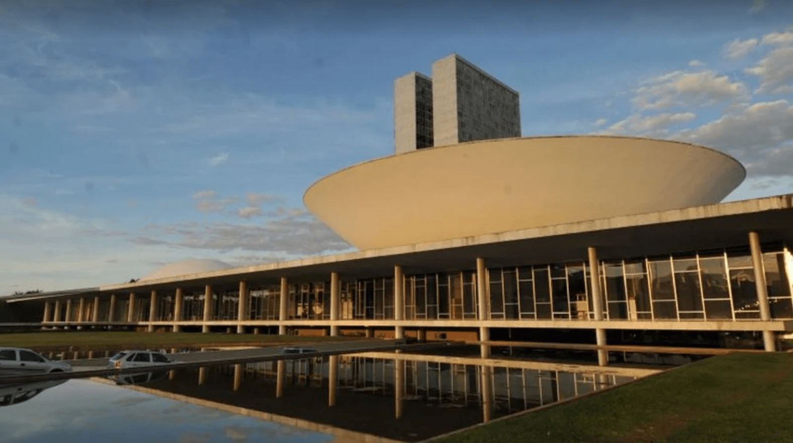 PEC que prevê redução de salário de servidores deve avançar no Congresso em fevereiro