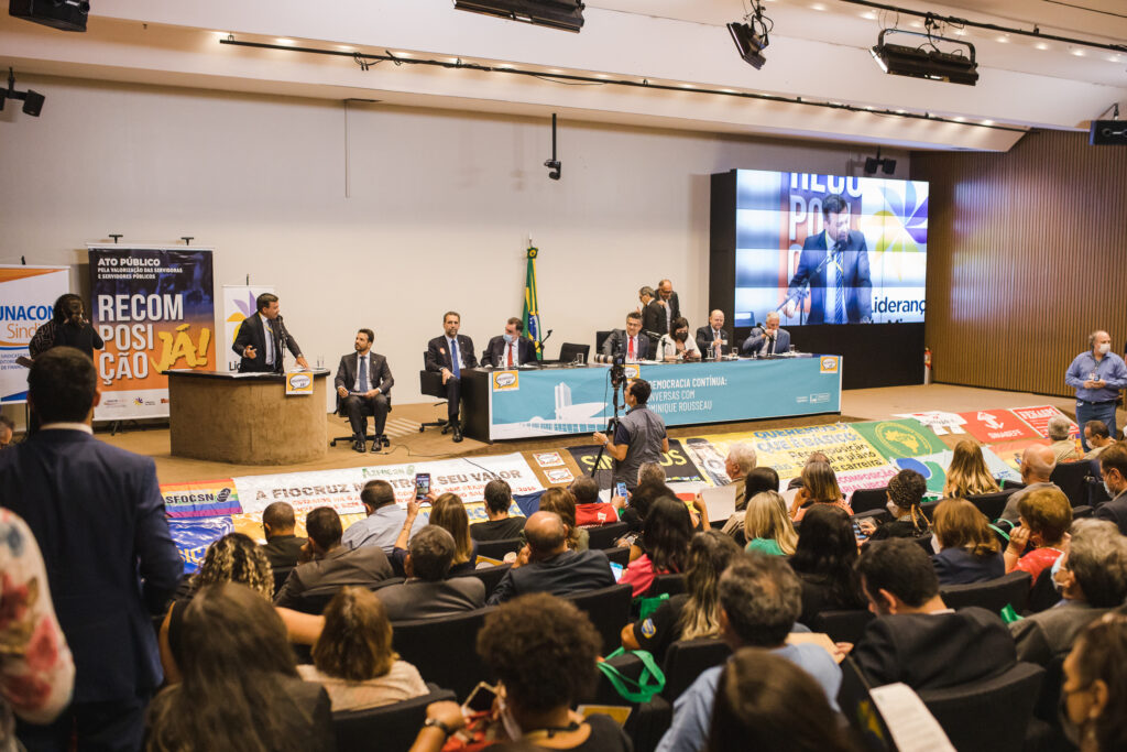 Servidores lotam Câmara dos Deputados na luta pela valorização dos serviços públicos