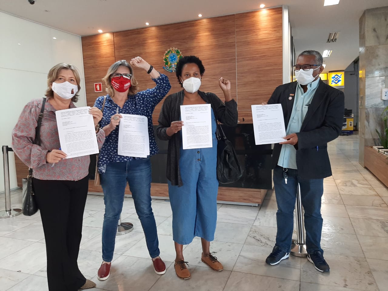 Bolsonaro planeja 5% para servidores(as) em 2022, mas perdas salariais ultrapassam 48%