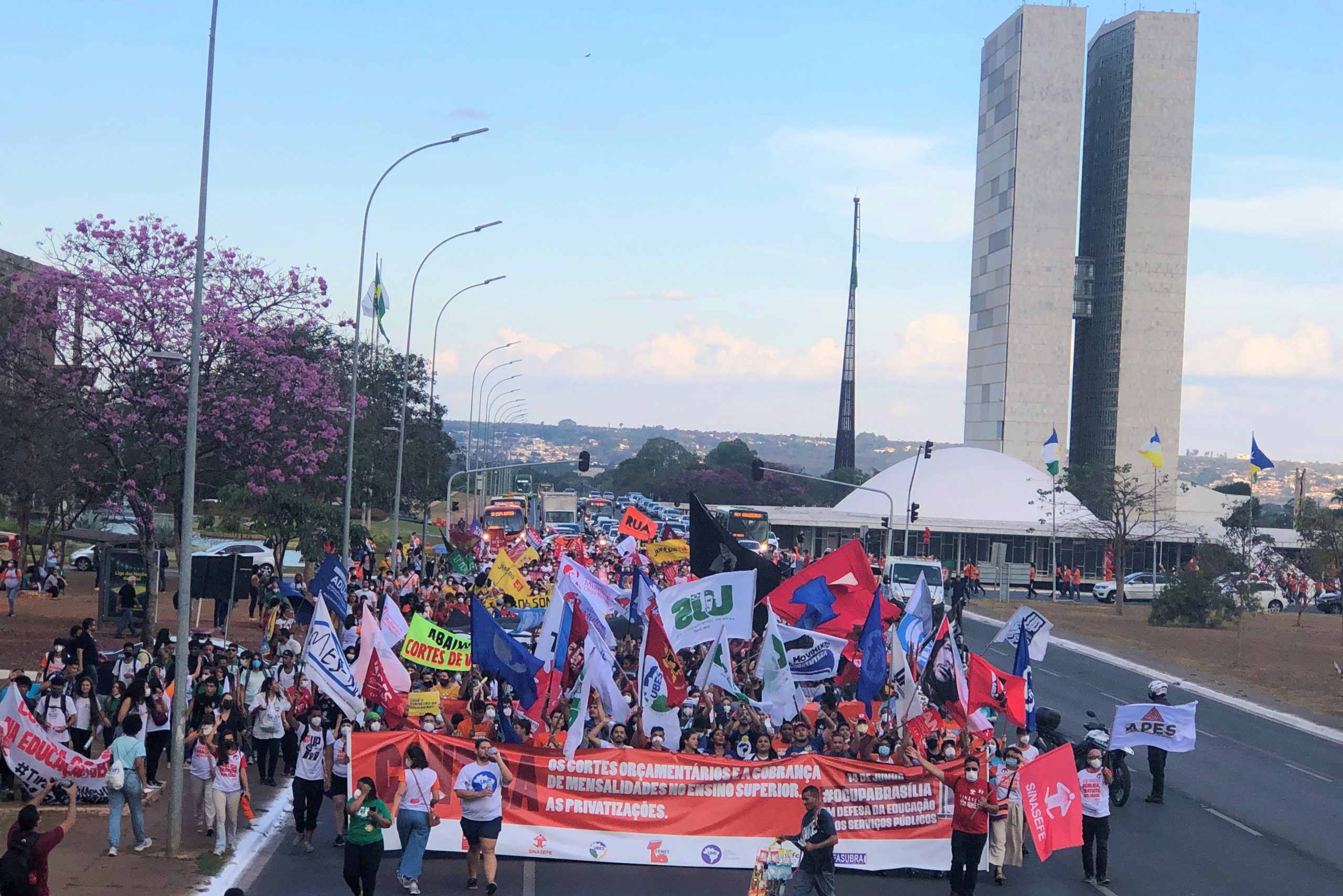 OCUPA Brasília leva milhares às ruas em defesa da Educação