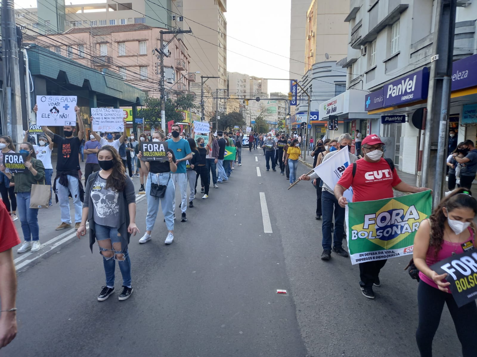 Assufsm participa do ato por Fora Bolsonaro e em Defesa da Vida