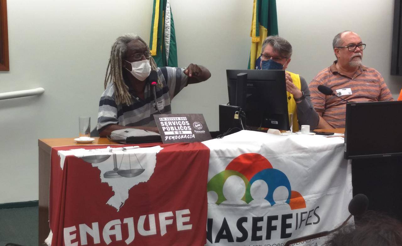FASUBRA participa de ato em defesa dos serviços públicos e da democracia na Câmara